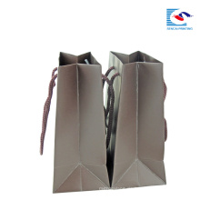 Glänzende dekorative einzigartige Gewohnheit aufbereitete whited Papiereinkaufstasche für Kleidung mit Griffen